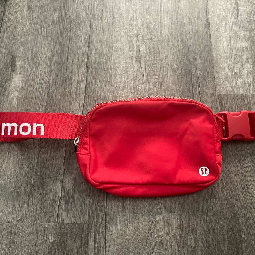 lululemon belt bag